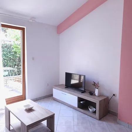 Lorena In Gasthuis Pula