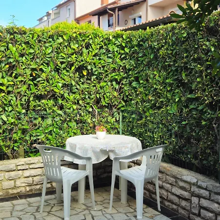 Lorena In Pensionat Pula