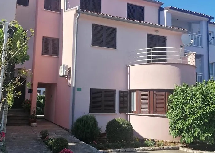 Lorena In Gæstehus 3*