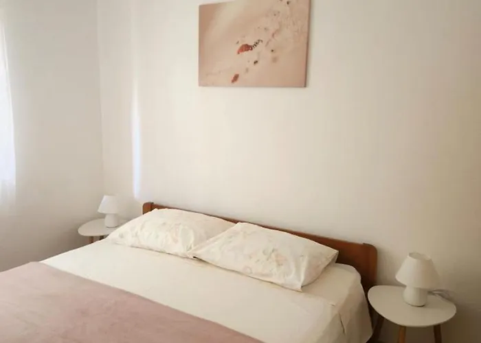 Lorena In Gæstehus Pula