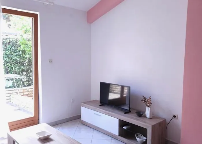 Lorena In Gæstehus Pula